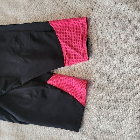 Under Armour fitness capris - Picture 3 of 3